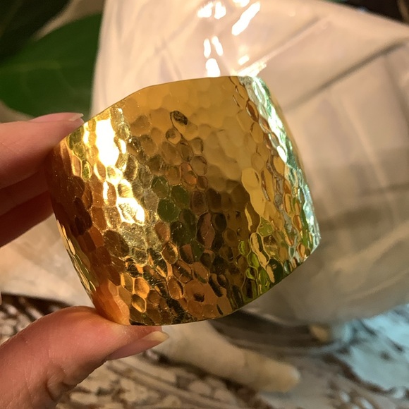 Vintage Avon Hammered Gold Cuff Bracelet - Picture 8 of 8